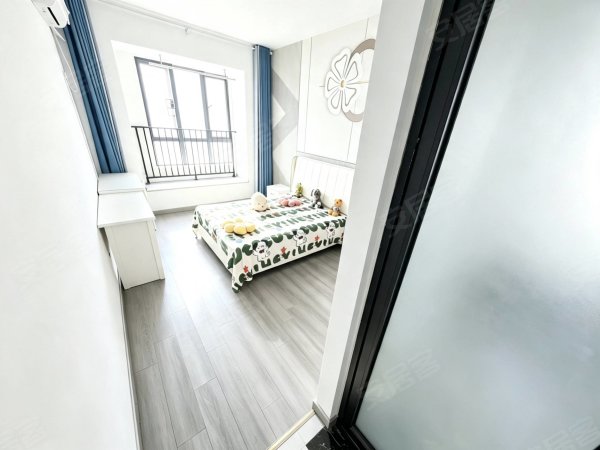 0杂费！主卧独卫！余中新苑！绿地中心！地铁休宁路站！民用水电