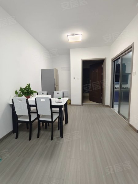 广德路新二院旁，德淮里小区，二室一厅，拎包入住。