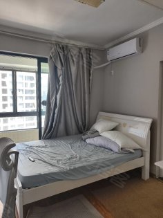 天鹅湖万象城旁边，下楼地铁
