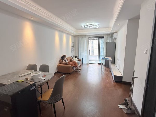 新站中建开元御湖_房间非常好_房主自住_配套齐全_品牌家具！