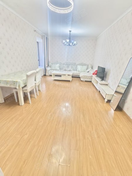 高速时代广场_精装两室_全屋欧式装修_房间干净清爽_随时看房