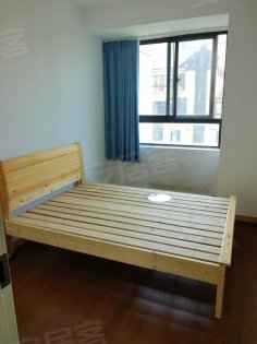 3室1厅1卫精装修拎包入住。边户形，