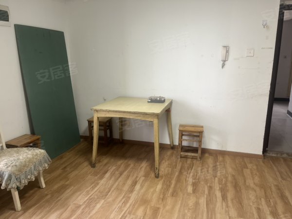 拎包入住，家具家电齐全