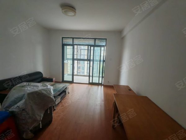 远大尚林苑简装两室出租，家具家电齐全，随时看房
