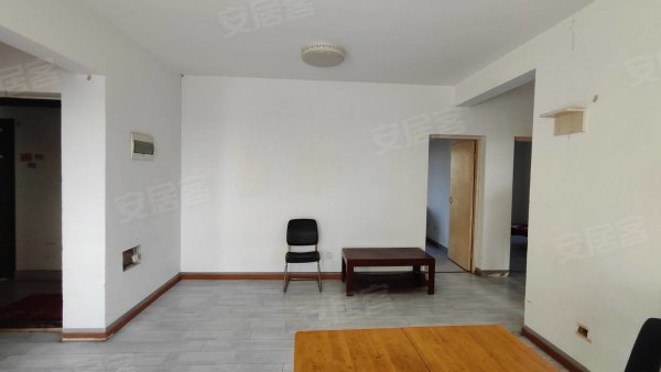 整租万达旁三室拎包入住