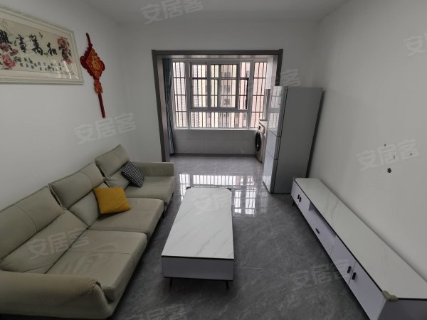 滨湖沁园_精装两室_业主自住装修_全屋定制_瓷砖金融港方圆荟