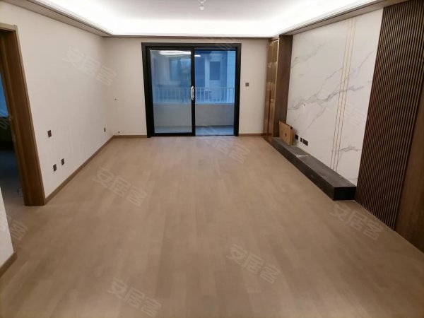 万科森林公园臻园_，精装大四房双卫，洋房可自己带家具