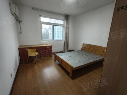 丁香家园二期有三室一厅一卫房子出租精装修