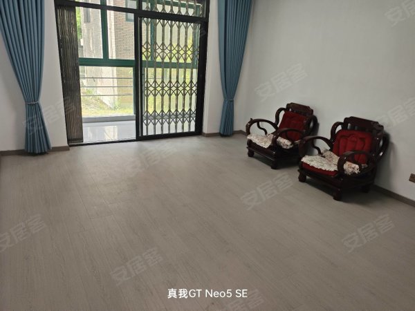 宝业紫街。精美三室。一楼，南北通透，