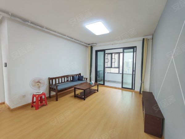 短租月付顺安家园精装三室两卫_民水电_免费停车_近龙湖天街