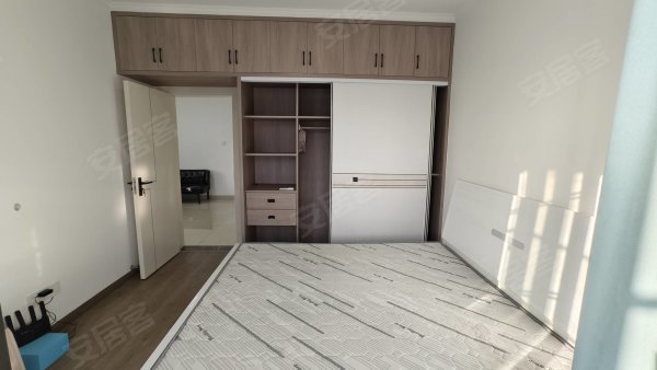 新店花园_2房_干净整洁_可短租_可月付_小吃一条街