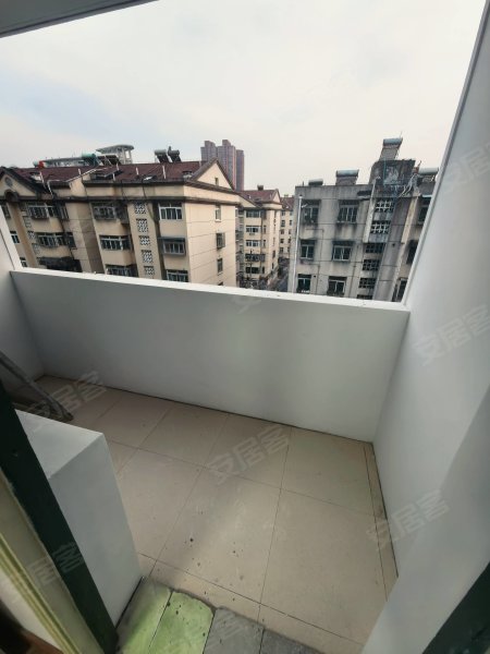 美湖小区_家具家电齐全_随时看房_户型好_地段好_拎包入住