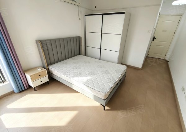 香榭水都_押一付一_朝南独卫_省博物院地铁口_近图书馆