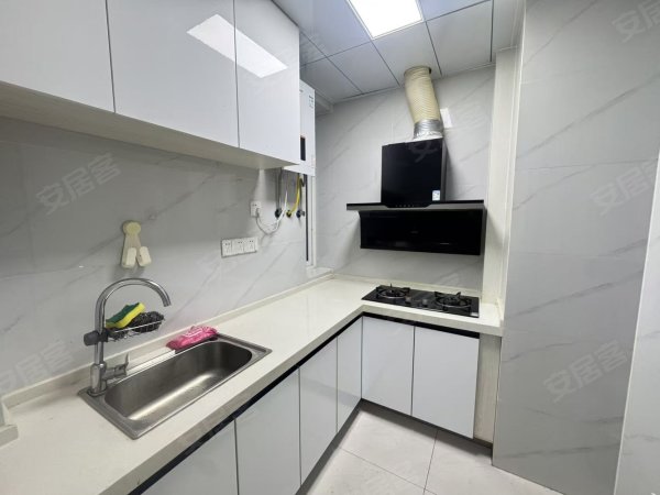 滨湖沁园_精装两室_业主自住装修_全屋定制瓷砖金融港方圆荟