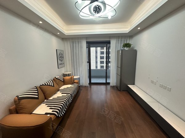 自住精装修_配置齐全_拎包即住_中建开元御湖公馆