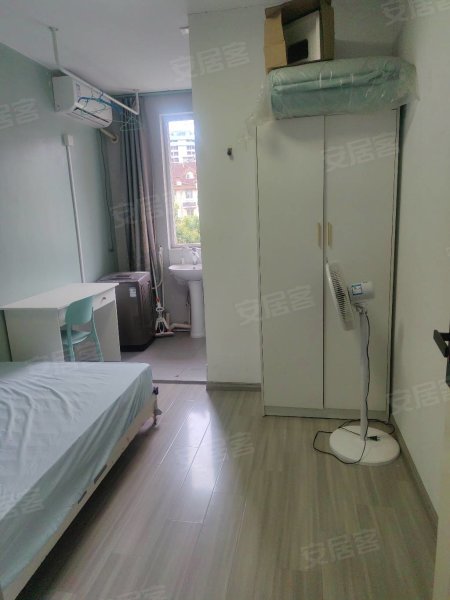福禄园D区五楼独卫出租，家电齐全，随时看房入住适合情侣单身。