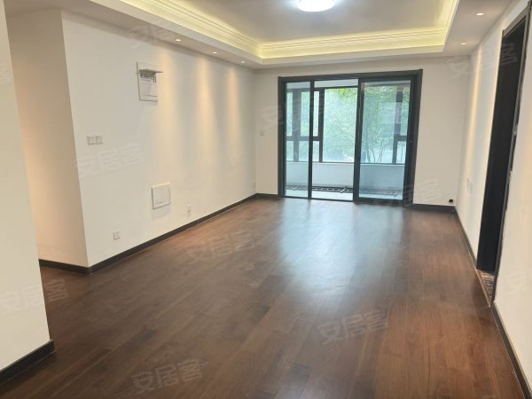 精装四室两卫_家具家电随时可配_拎包入住
