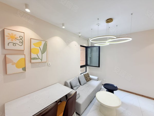 市二院对面_保利广场_龙溪苑精装两室_民水民电包车位拎包入住