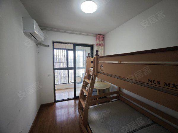永和南苑C区两室一厅，楼层采光好，周边配套设施齐全，生活交通
