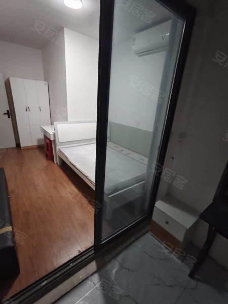 房东（女生合租）主卧独立大阳台_国际企业中心京东方B9_月付