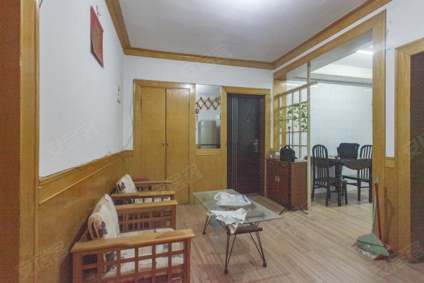 地铁五号线六号线市三院地铁口，两室一厅，家电家具齐全