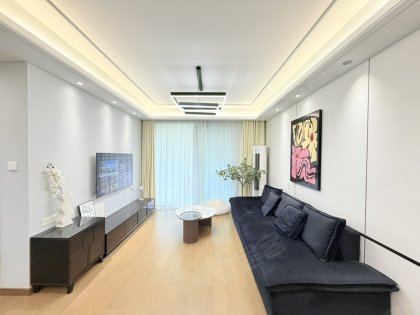 实拍可月付_出门地铁5号线_精装修三房定制衣柜_家具家电齐全