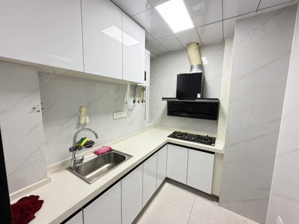 滨湖沁园_精装两室_业主自住装修_全屋定制_瓷砖金融港方圆荟