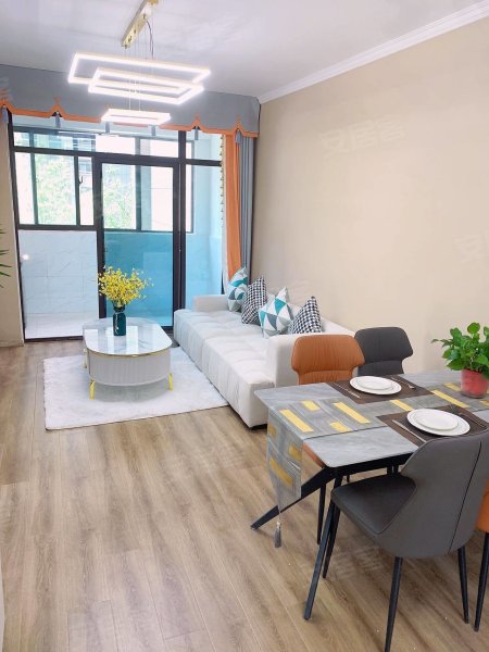 七里塘花园，家天下旁，五里山天街，竹溪小学，电梯两室家电齐全