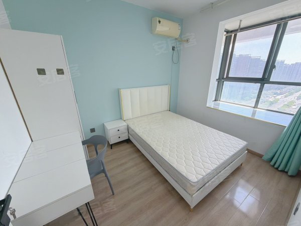 三室合租，两人用一卫，水费3块，电5毛，民用水电，拎包入住