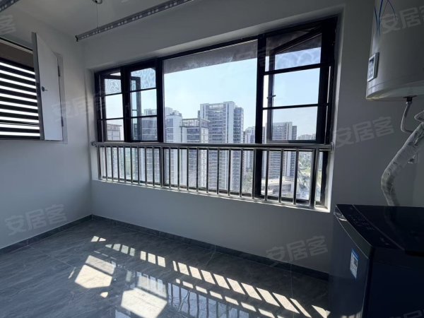 正规小区民水民电_精装三室_地下车库停车免费_临近国轩青网
