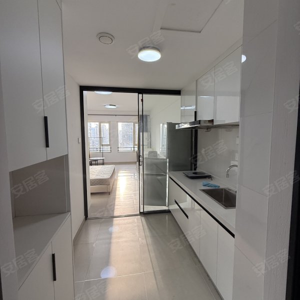 门口秋浦河路，自住的装修，朝小区安静，铂金汉宫
