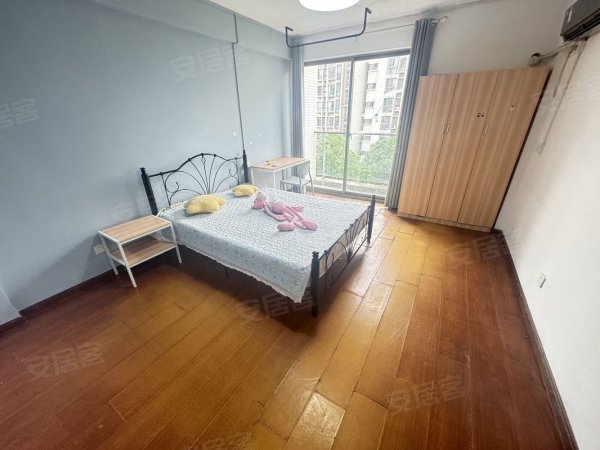 蜀山区三户室137.21平米正南6层