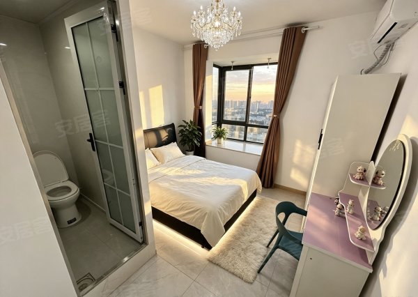 一月起租！包退！原始主卧独卫！汽车西站！龙湖天街！银泰！