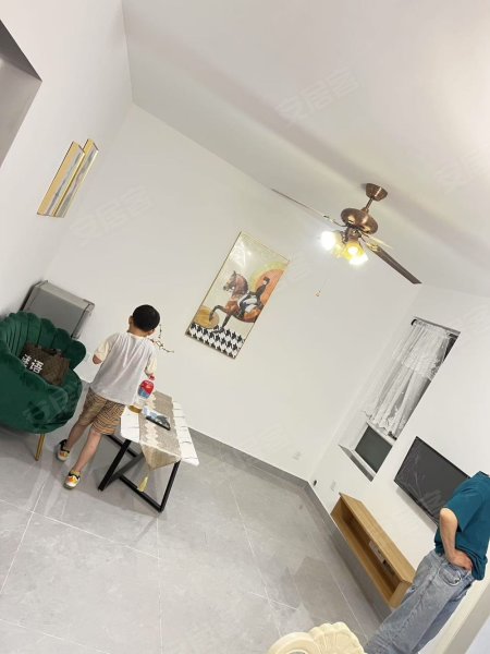 滨湖沁园_两室一厅_磁砖地_温馨两室_金融港方圆荟悦方包物业