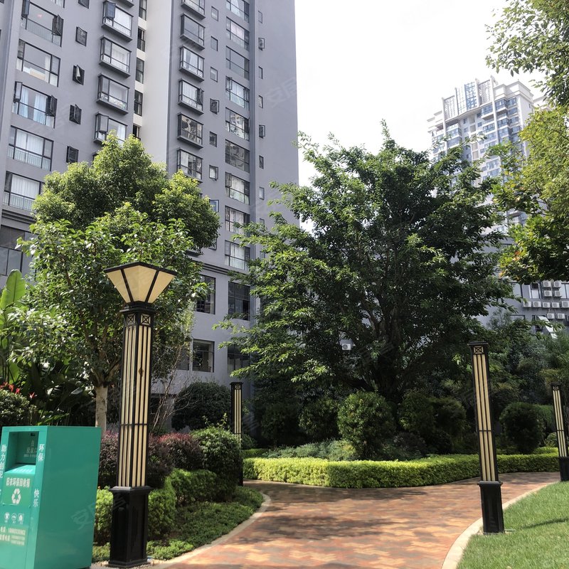 李昌远 2021-09-30:37 小区均为三梯七户,南北通透,户型种类多