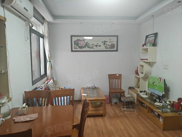 琥珀南村2楼，楼层好，家具家电齐全，拎包入住。