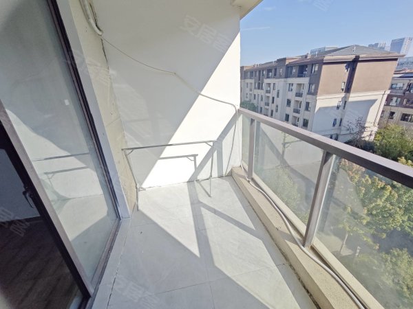 采光超好大阳台_短租1月起_电商产业园_顺丰_跨境电商科技园