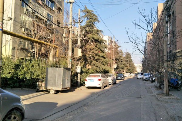郑铁三北小区人口_小区门口照片