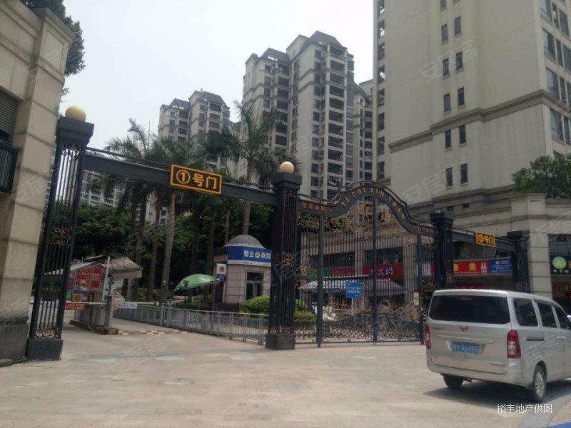 怡翠馨园 南海中心 精装四房 南北对流 仅售390万