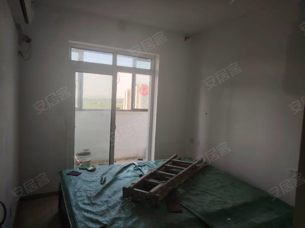 四中对面精装修家电家具齐全拎包入住适合陪读