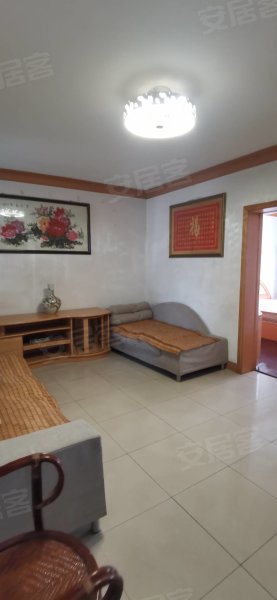 翠竹园A，三室一厅，低楼层，交通方便