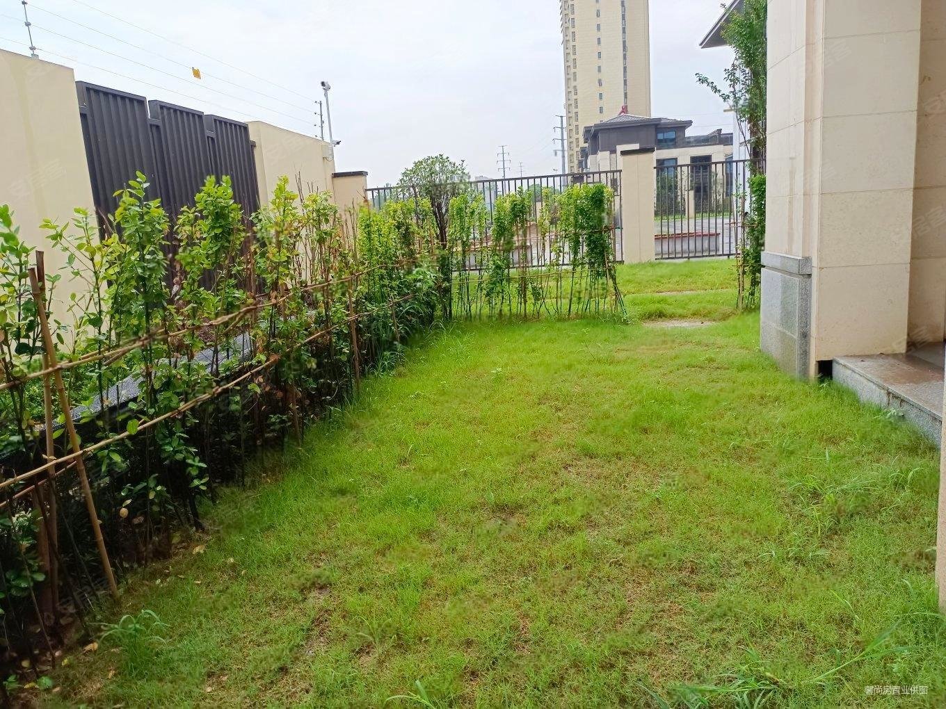 光谷澎湃城奥山府别墅