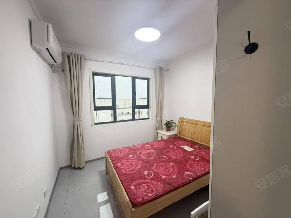 毕业季优惠！滨湖沁园旁_金融港方圆荟_民用水电_客厅空间大