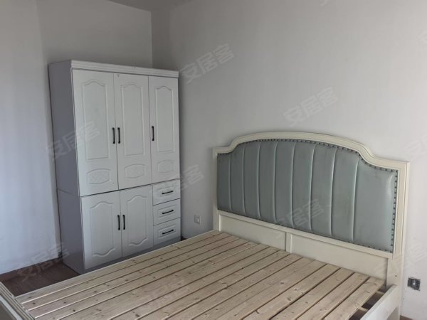 实拍图_北二环海棠公园旁慧兰苑三室两厅边户随时看随时搬家