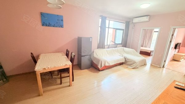 金成港湾两室软包沙发干湿分离卫生间朝南阳台采光好家电齐全