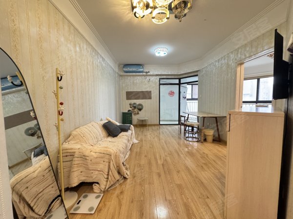 洪岗地铁口_港汇广场_华地公馆_1室1厅1卫_朝南