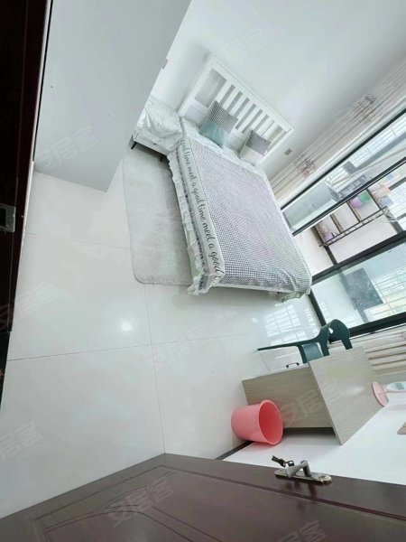光明之家精装两室一厅对外出租，家具家电齐全，拎包入住