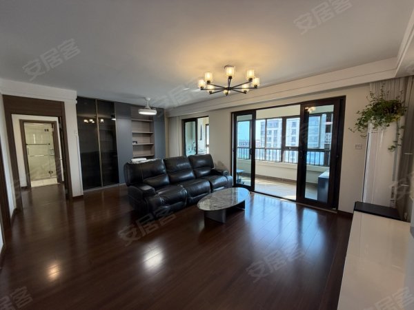 洋房时光印象精装三房二卫二厅_全屋定制衣柜_品牌家具_领包住