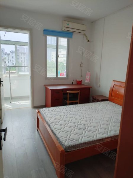 梅山路，中医附院家属区，5楼，3室1厅，适合实习居住