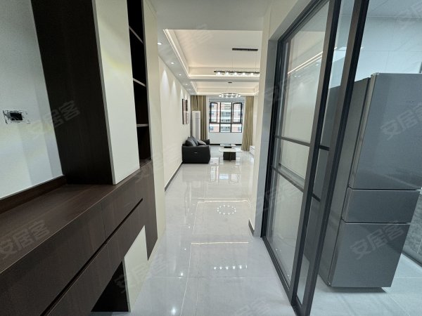 近南屏路地铁口！姚公庙！近天鹅湖东！银泰in77！省立医院南